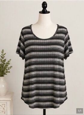 Lularoe Classic Tee